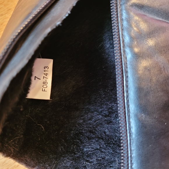 💚 Winter black faux leather fur lined, zippered boot size 7. - Picture 4 of 4